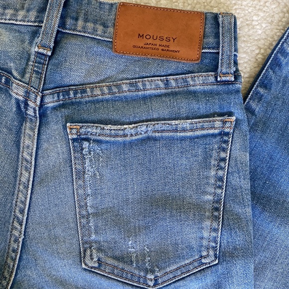 Moussy Skinny Low Rise Light Wash Fading Detail Rip & Distress Blue Denim Jeans - Picture 9 of 16